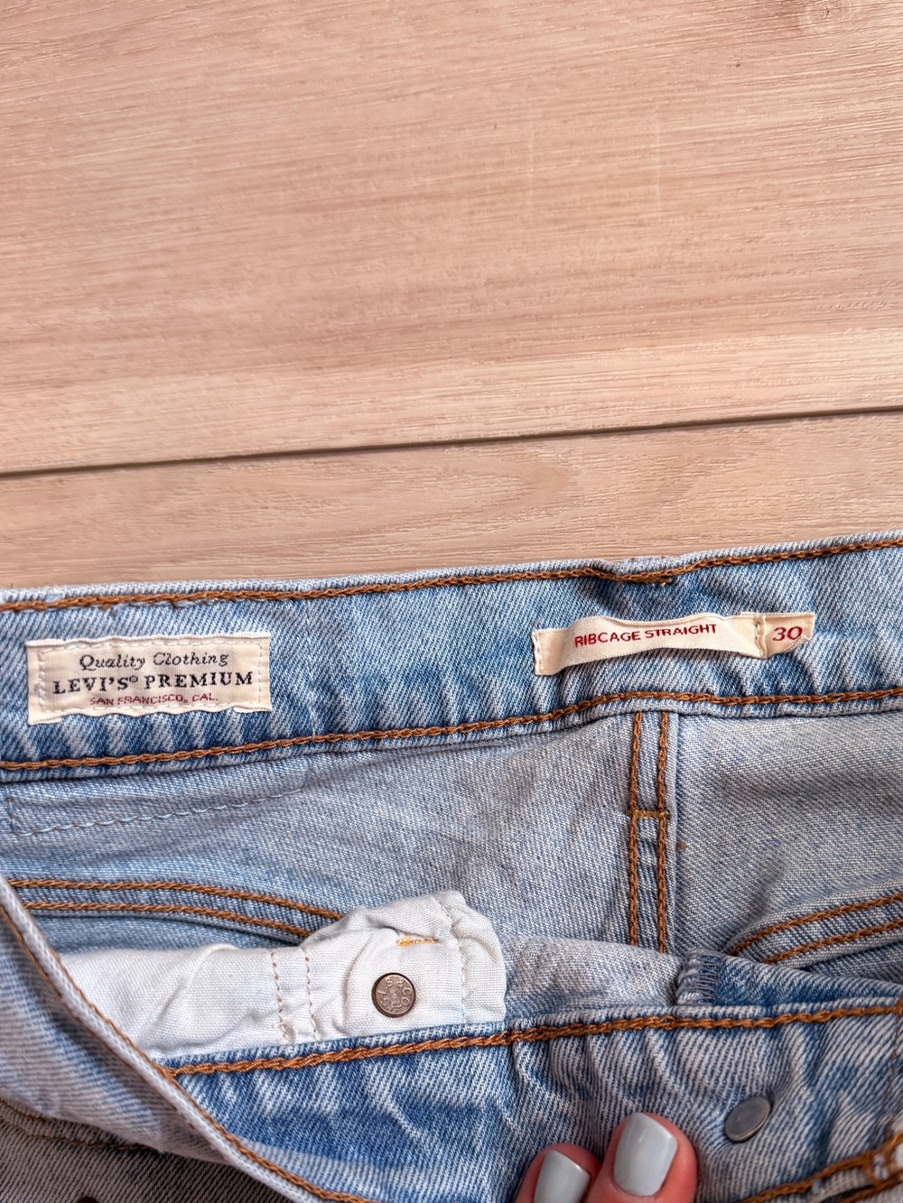 Levi’s Ribcage Straight Light Wash Jeans Size 30 - Picture 5 of 7